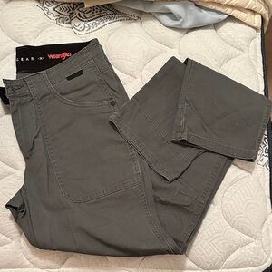 Wrangler Women’s Canvas Style Boot Cut Cargo Pants in Gray sz 4 Avg